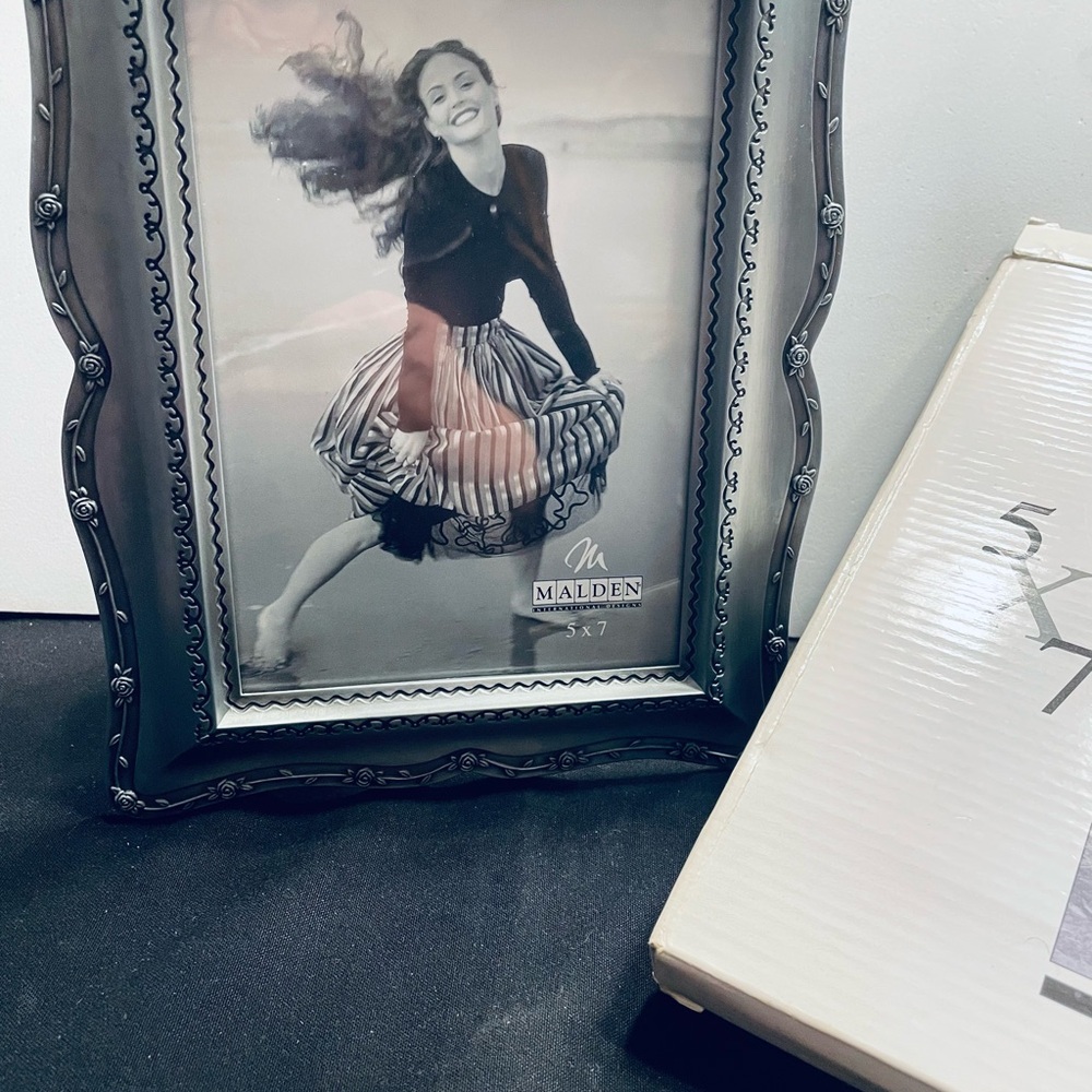 Malden Ornate silver picture frame